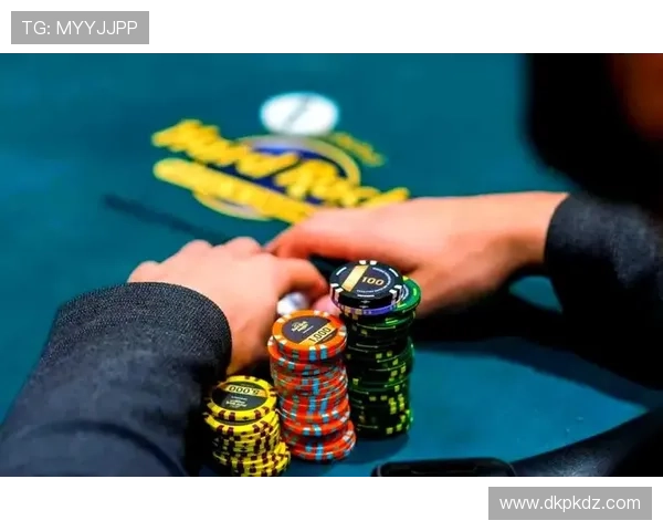 德州扑克玩法规则介绍：详细讲解开局、翻牌、转牌和河牌的操作流程与技巧